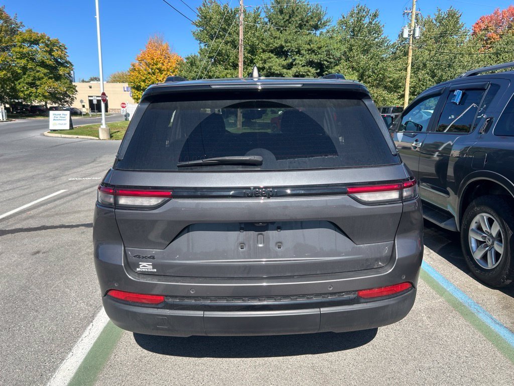 Used 2023 Gray Jeep Altitude X image 5