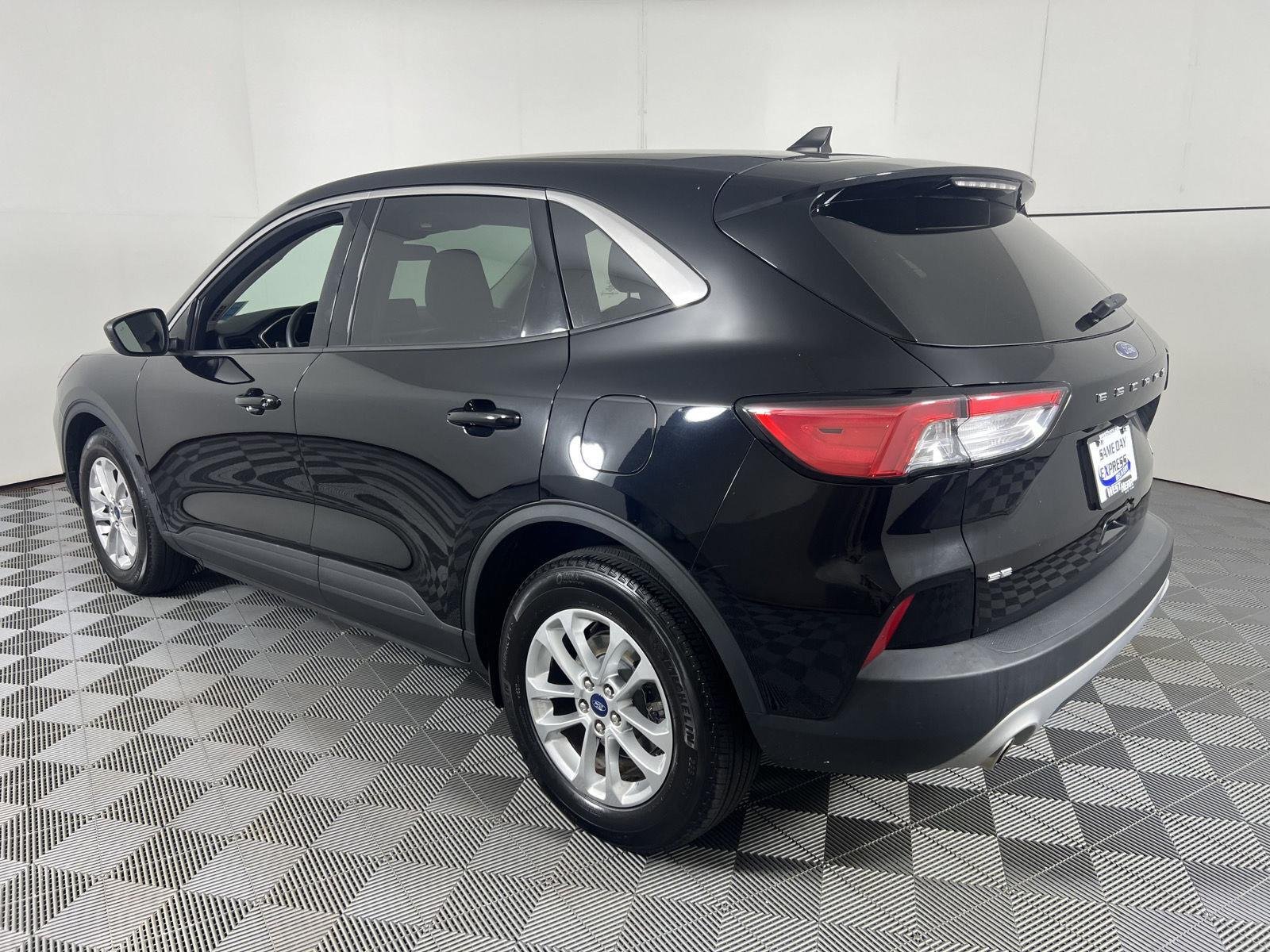 Used 2022 Agate Black Ford SE image 9