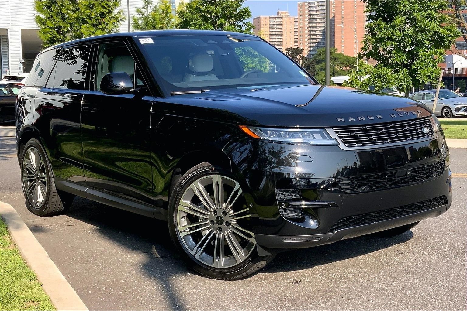 New 2026 Santorini Black Land Rover SE image 2