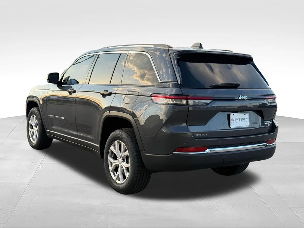 Used 2022 Gray Jeep Limited image 3