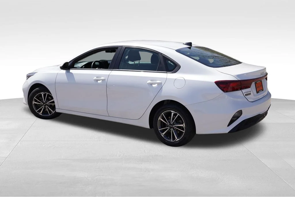 Used 2023 Snow White Pearl Kia LXS image 8