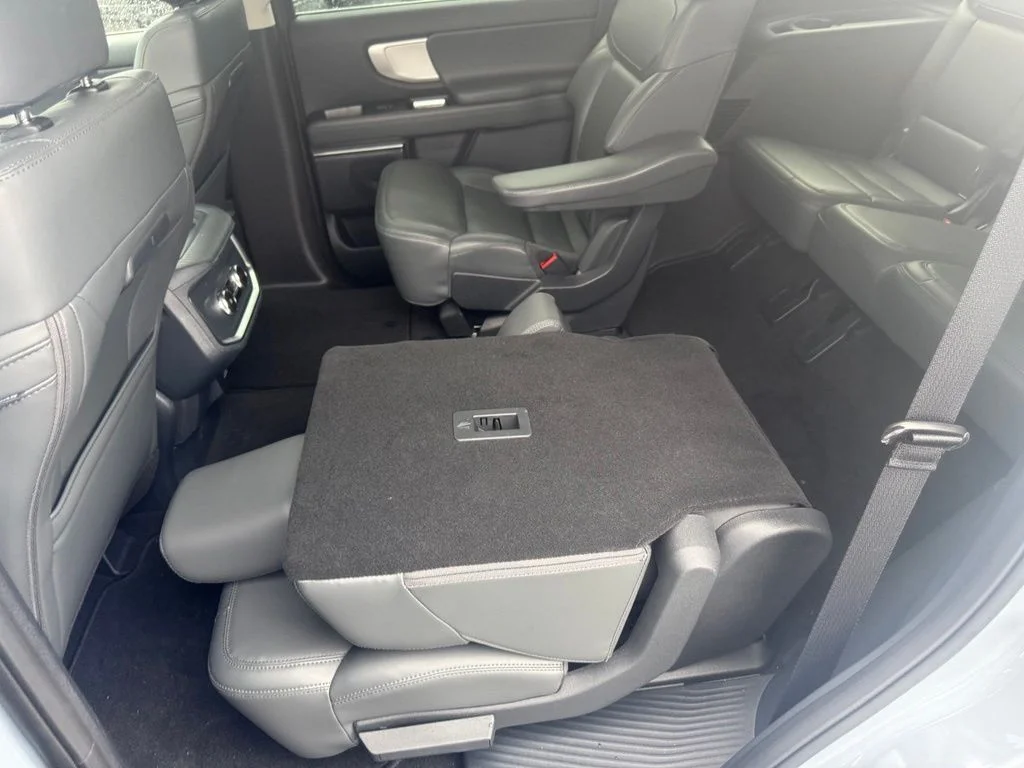 New 2026 Glacier Gray Metallic Tri-Coat Ford Active image 47