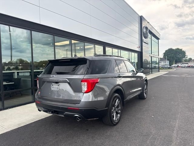 Used 2023 Gray Ford XLT image 3