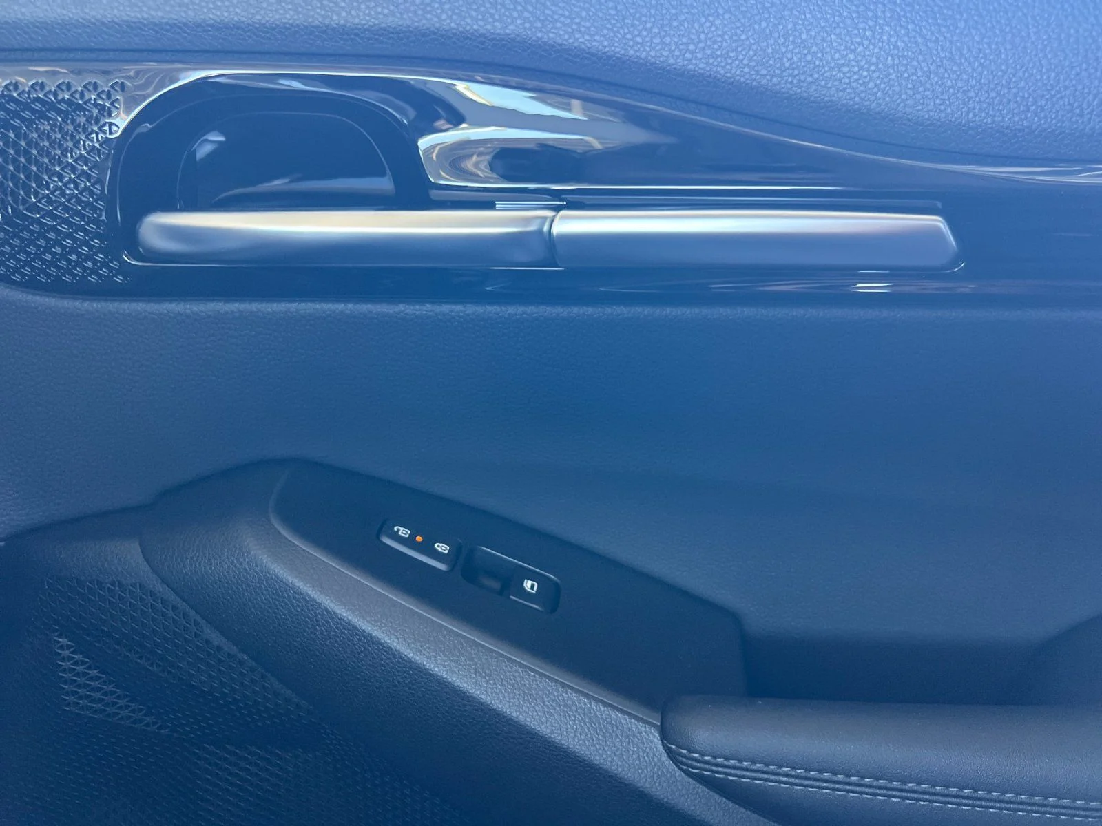 New 2026 White Kia S image 19