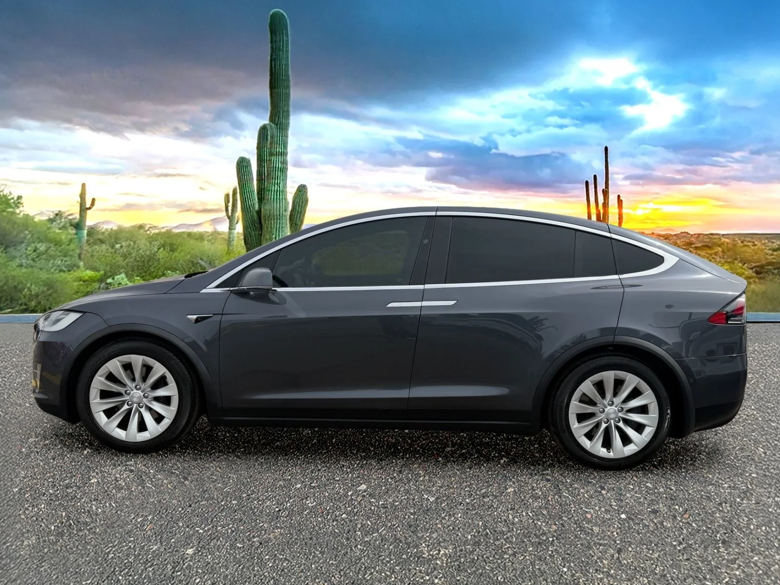 Used 2018 Gray Tesla  image 7