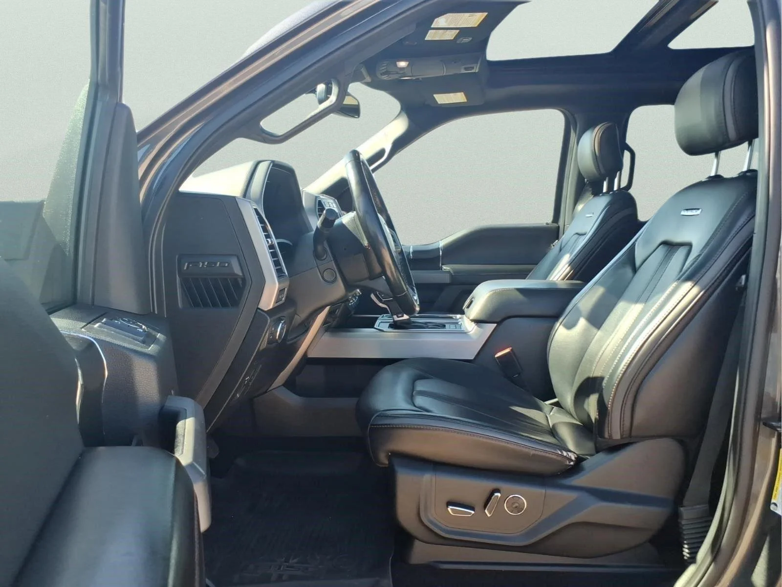 Used 2019 Magnetic Ford Platinum image 17