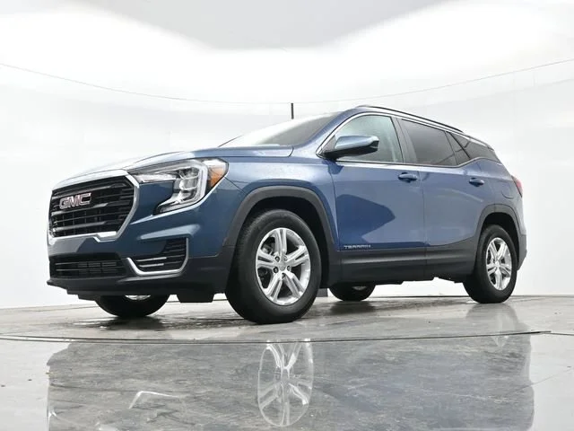 Used 2024 Downpour Metallic GMC SLE image 27