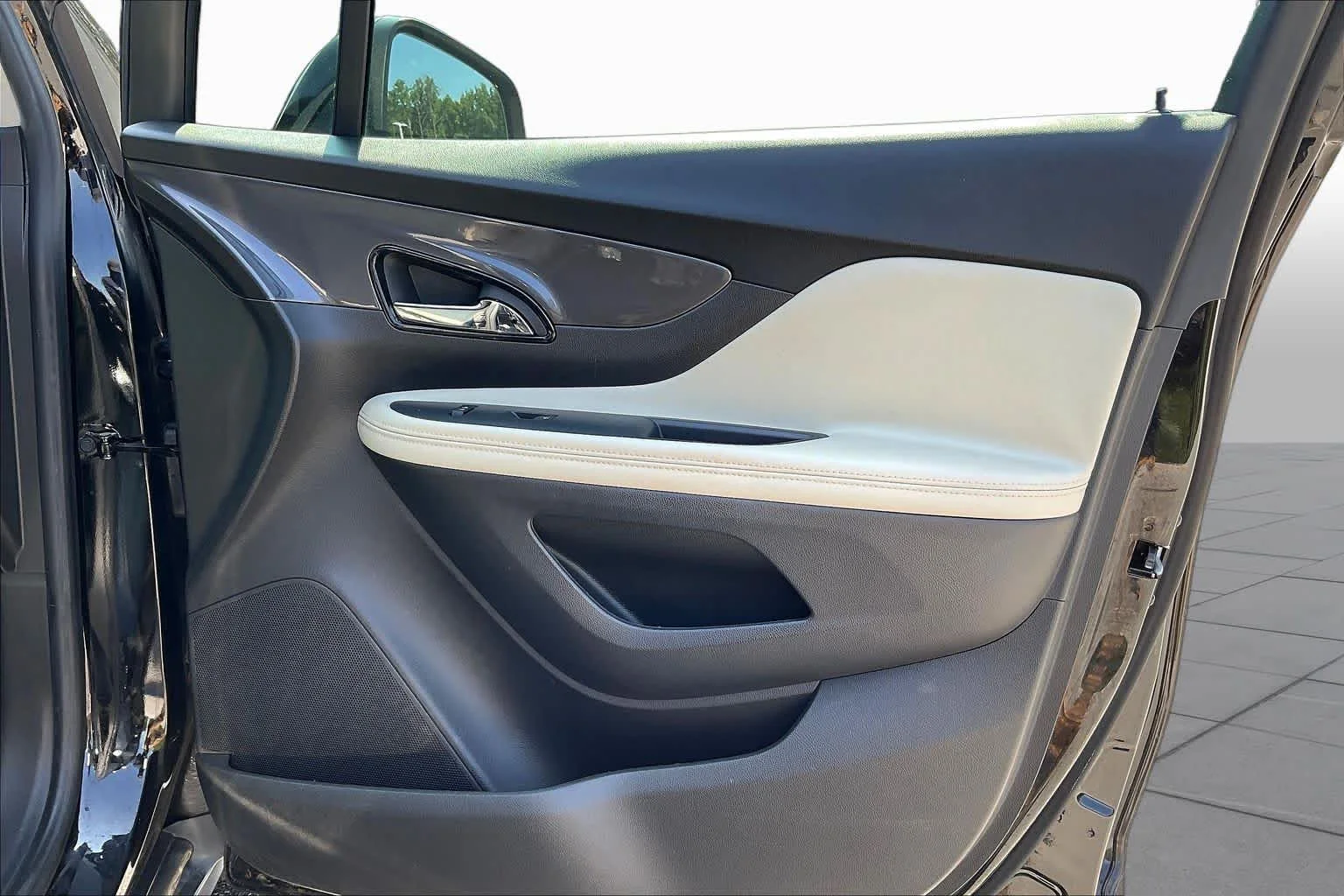 Used 2019 Ebony Twilight Metallic Buick Preferred image 22