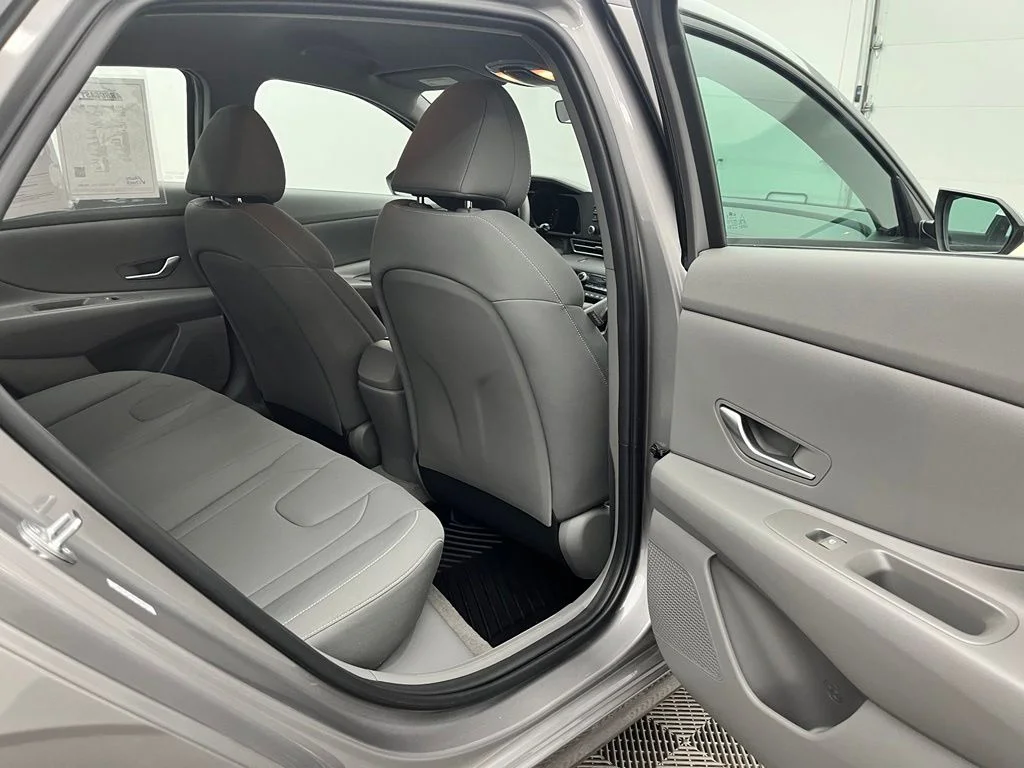 Used 2023 Silver Hyundai SEL image 33