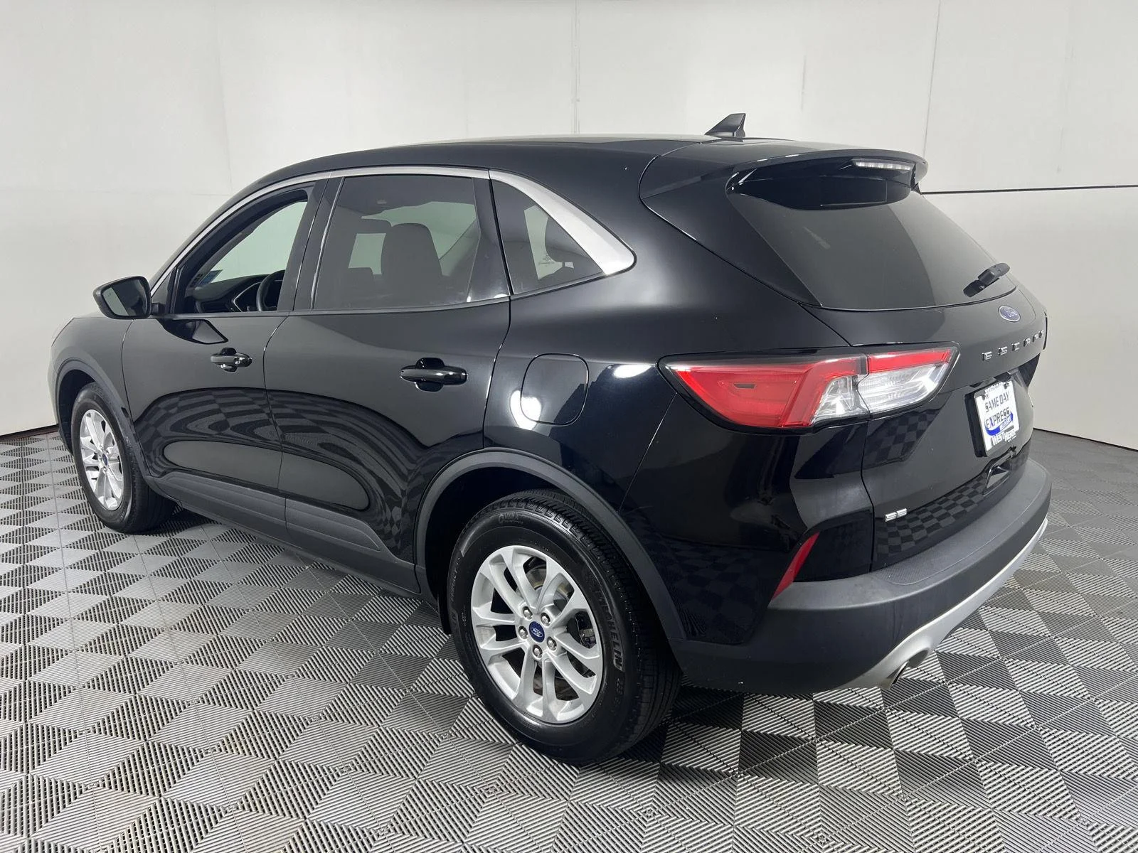 Used 2022 Agate Black Ford SE image 9