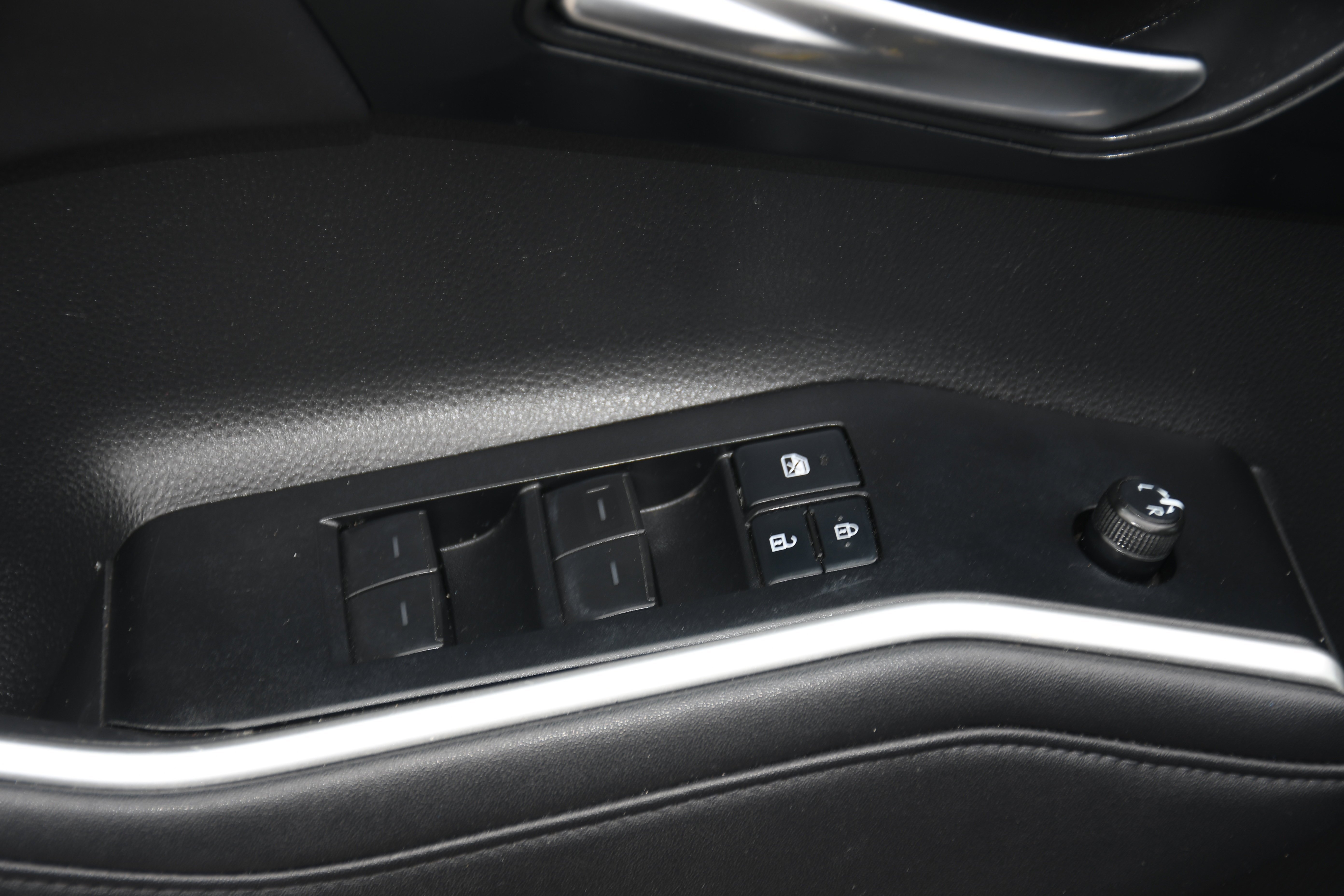 Used 2020 Gray Toyota XLE image 11