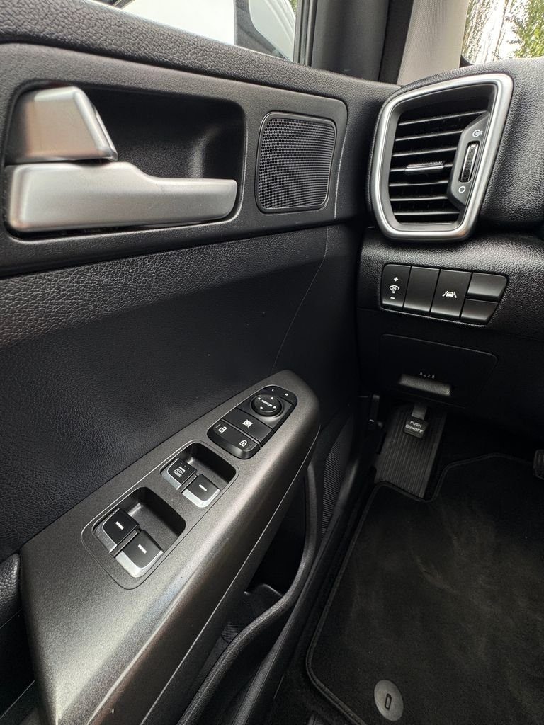 Used 2022 Snow White Pearl Kia LX image 14