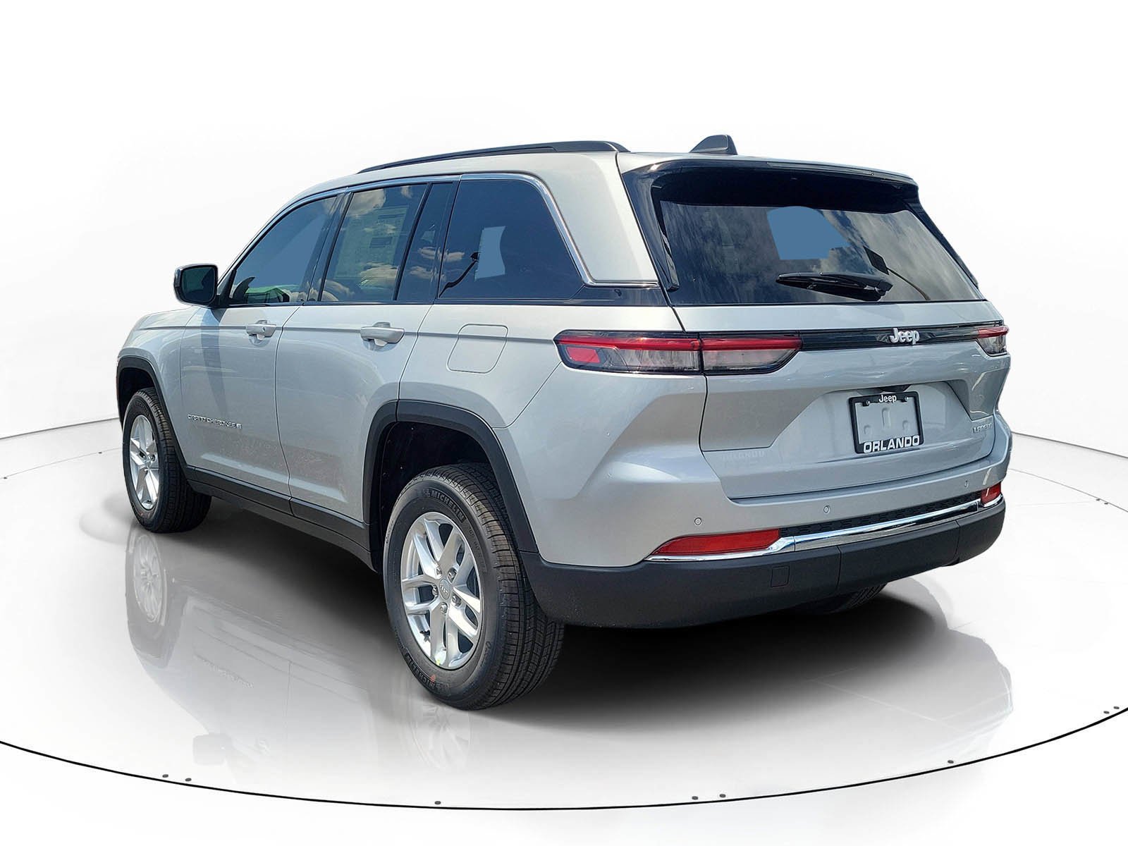 New 2026 Silver Zynith Exterior Paint Jeep Laredo X image 2