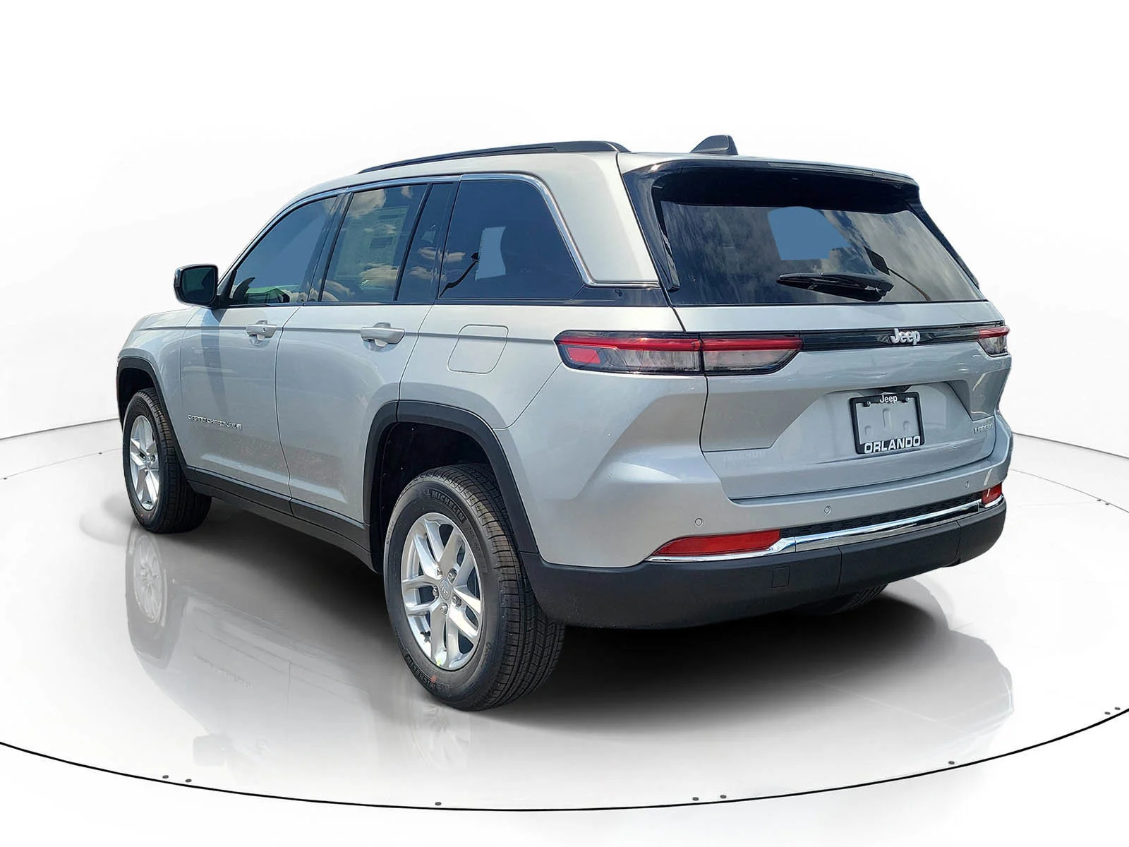 New 2026 Silver Zynith Jeep Laredo X image 3