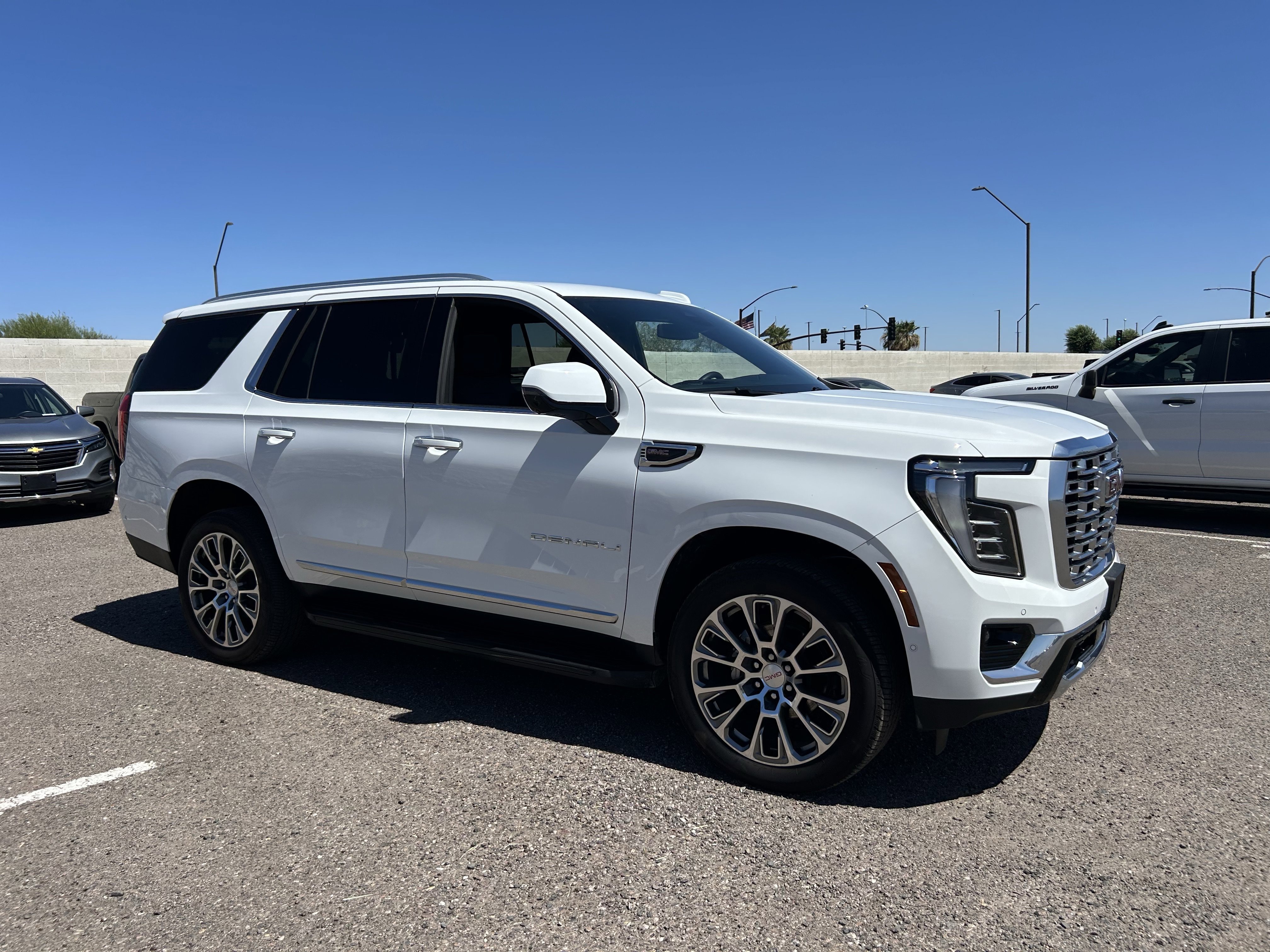 2025 GMC Yukon Denali - Photo 6