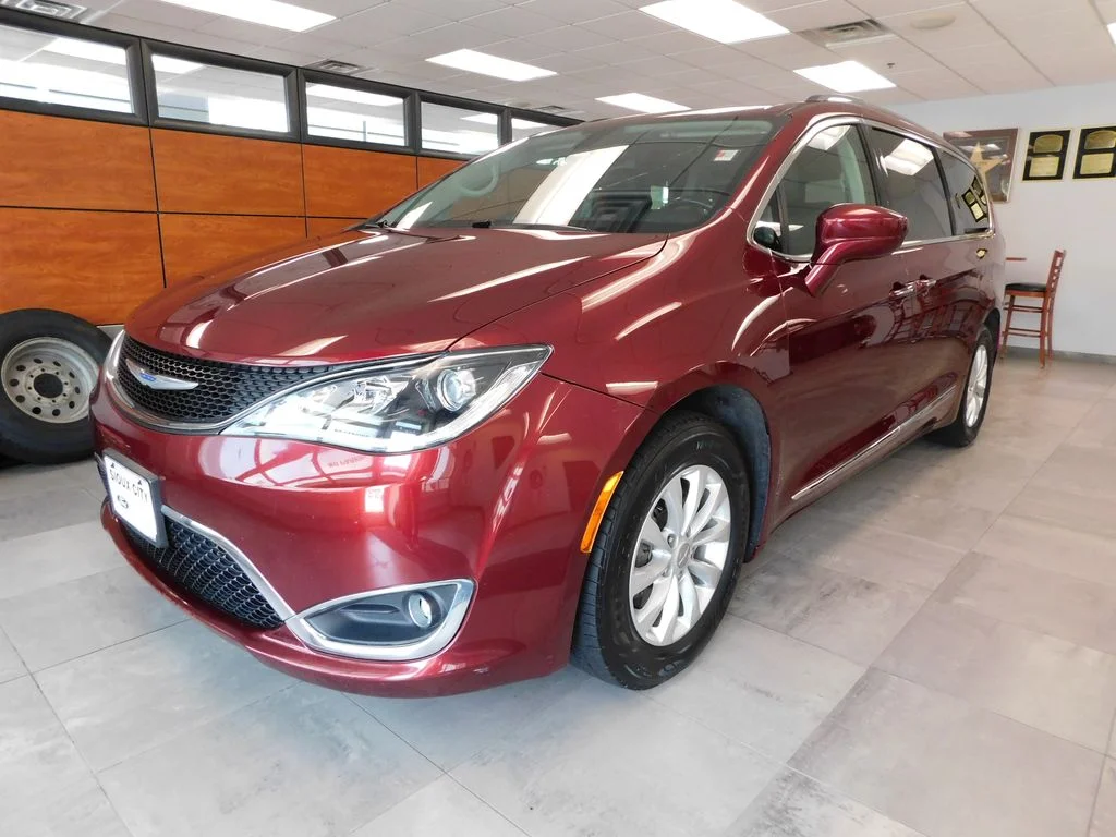 Used 2019 Velvet Red Pearlcoat Chrysler Touring L image 1