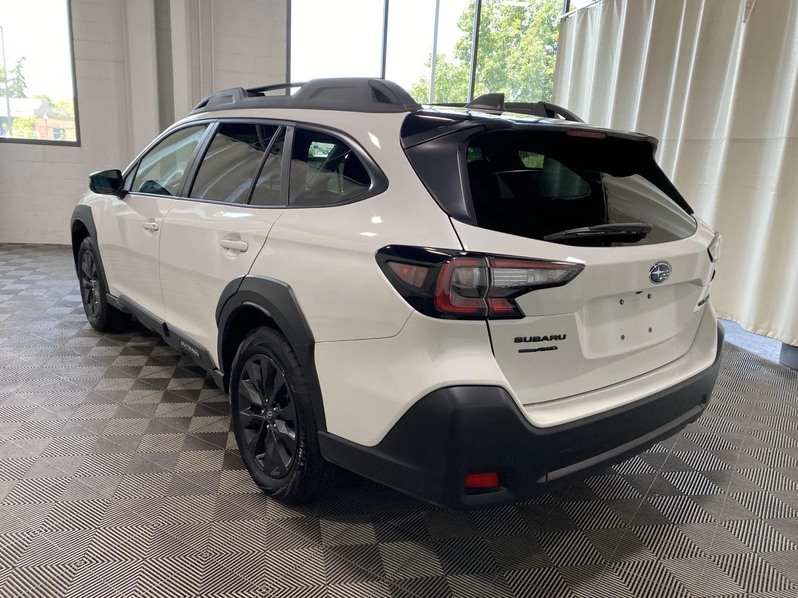 Used 2025 Crystal White Pearl Subaru Onyx Edition image 11