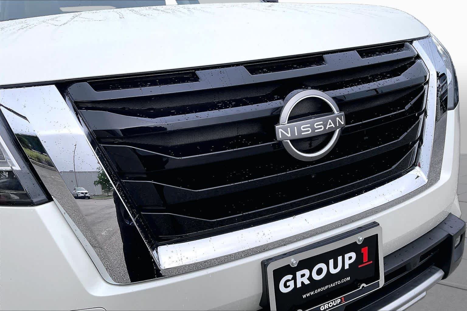 Used 2023 Super Black Nissan Platinum image 31