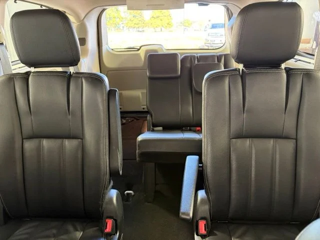 Used 2013 White Chrysler Touring image 39