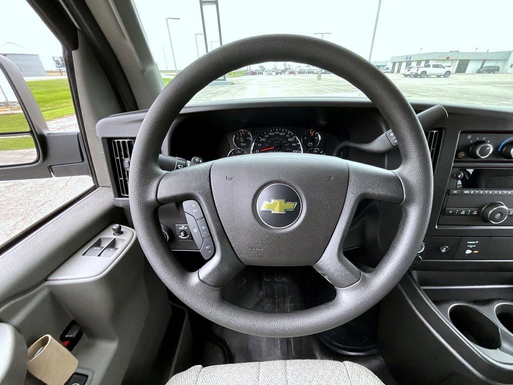 New 2026 Summit White Chevrolet 1WT image 11