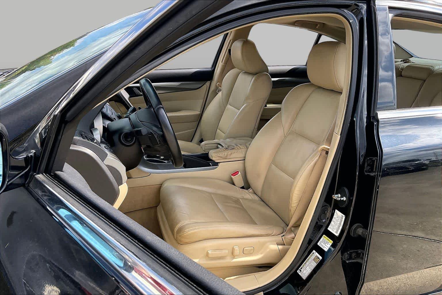 Used 2010 Crystal Black Pearl Acura  image 7