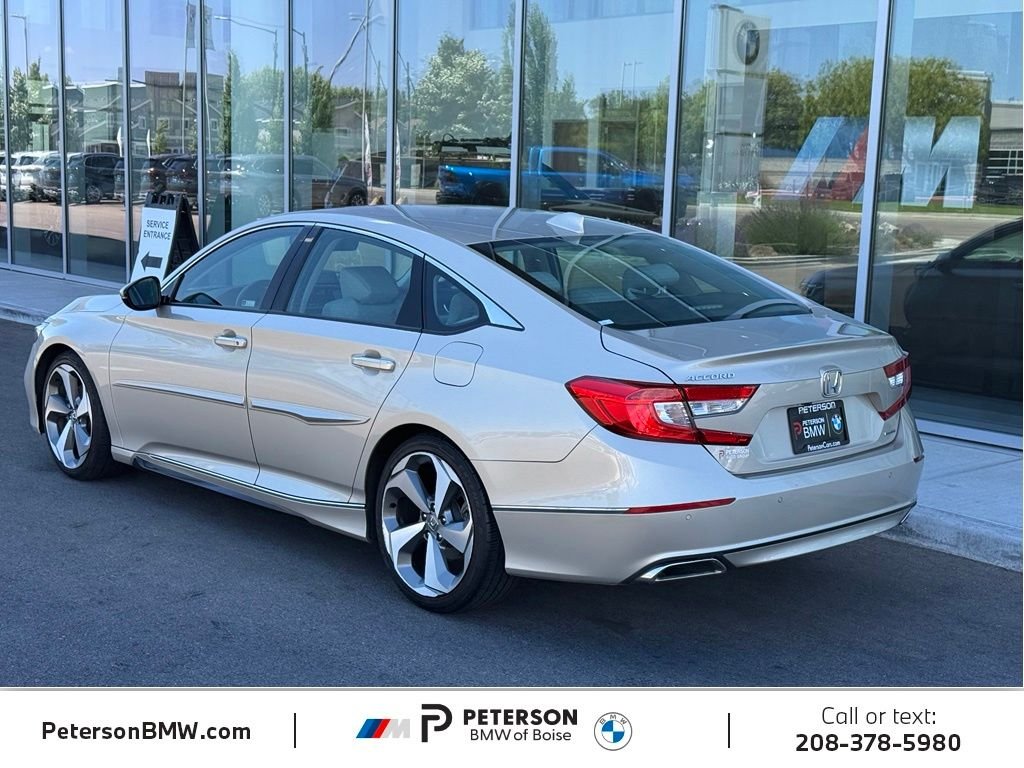 Used 2018  Honda Touring image 3