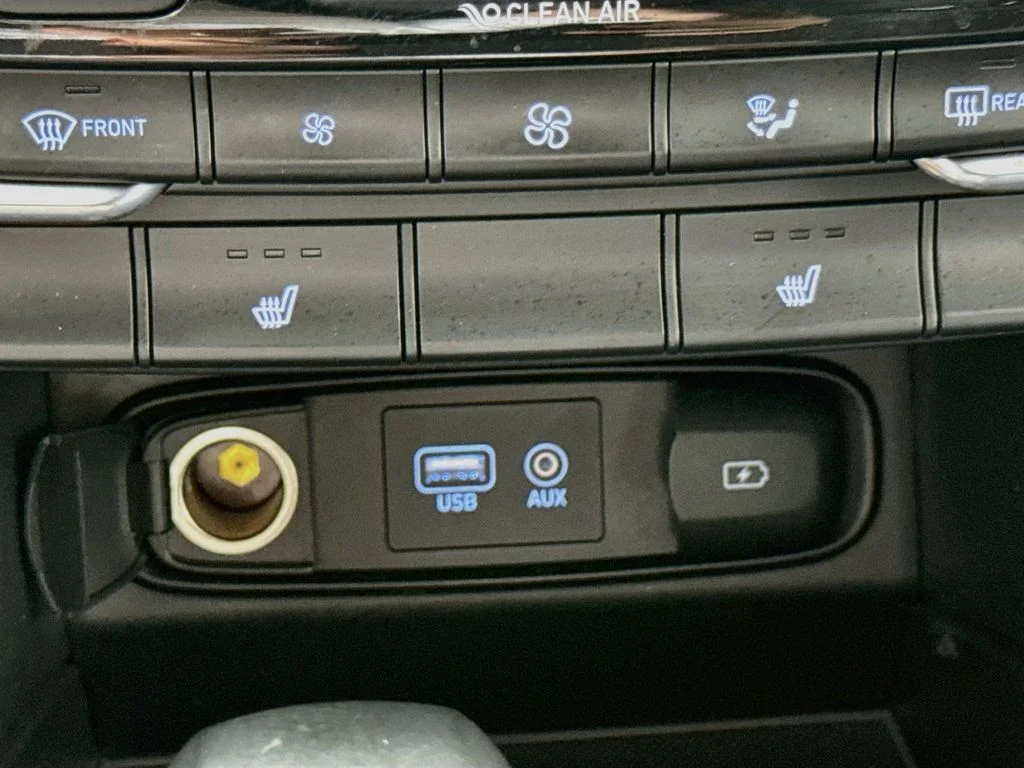 Used 2019 Quartz White Hyundai SEL Plus image 23