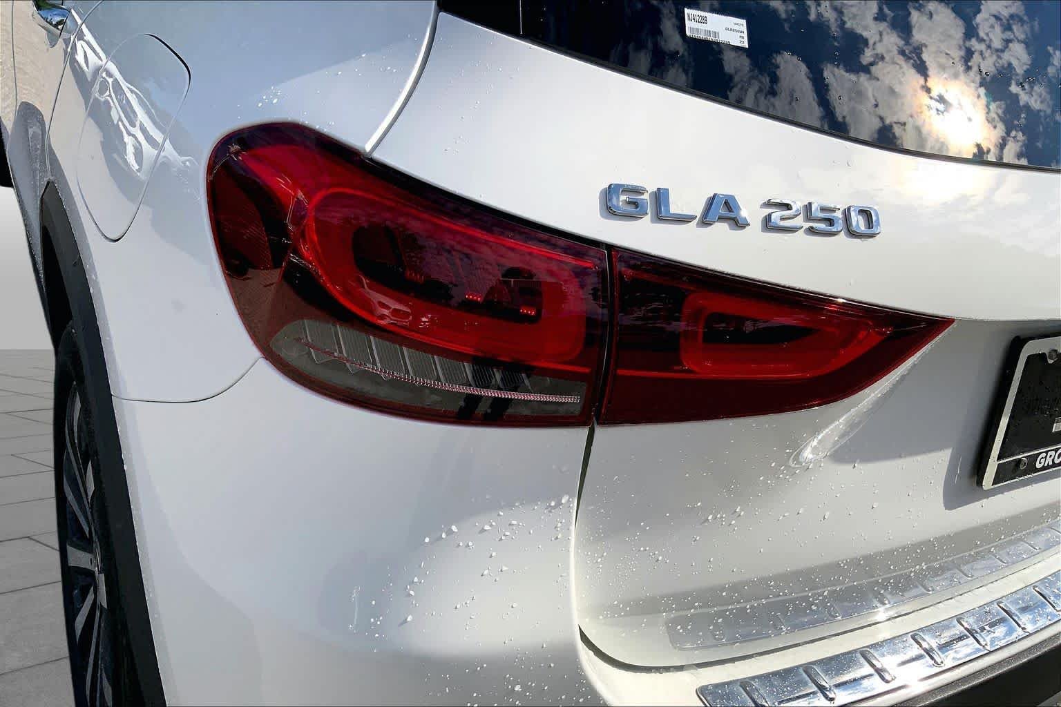 Used 2022 Polar White Mercedes-Benz GLA 250 image 28