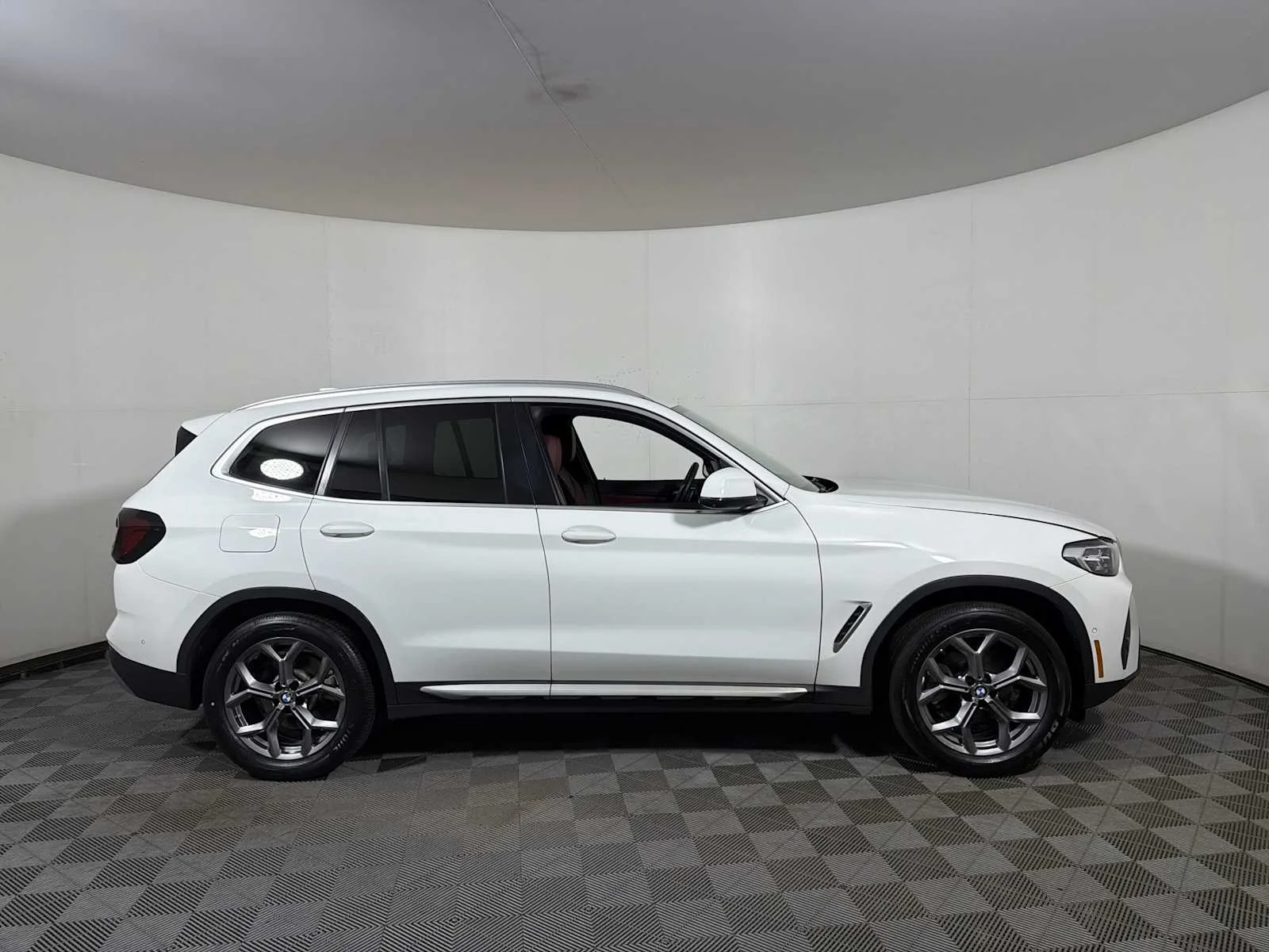 Used 2024 Alpine White BMW xDrive30i image 7