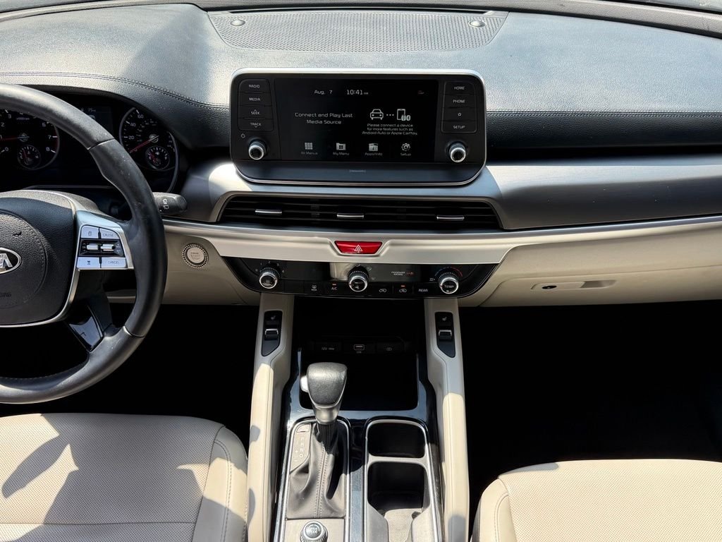 Used 2021 White Kia S image 10