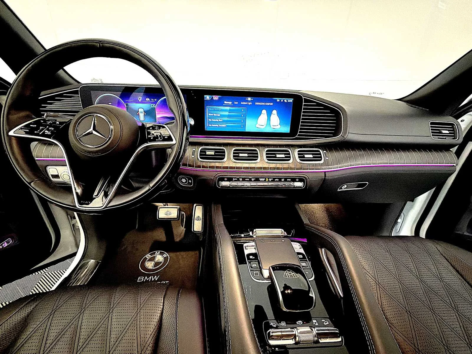 Used 2025 MANUFAKTUR Moonlight White Metallic Mercedes-Benz Maybach GLS 600 image 17