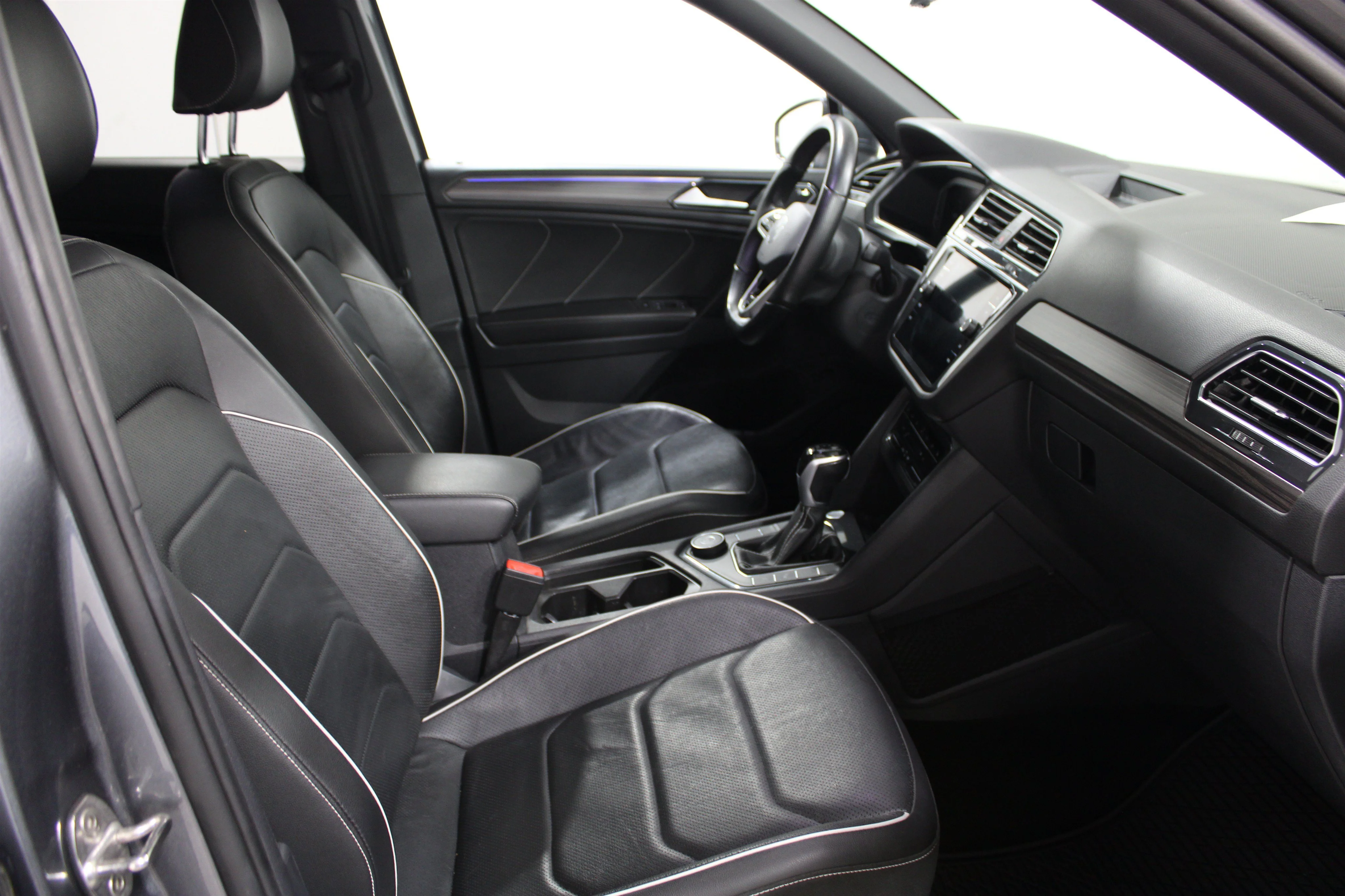 Used 2022 Gray Volkswagen SEL R-Line image 24