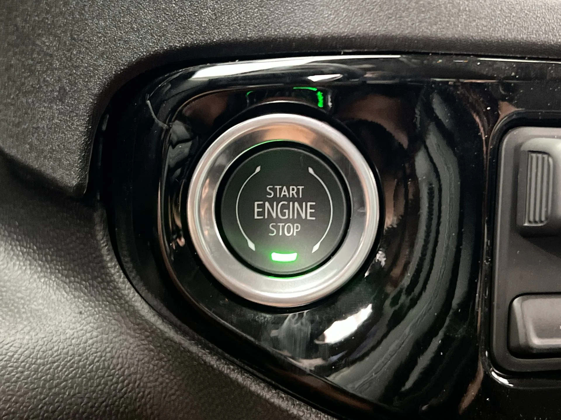 New 2026 Summit White GMC SLE image 70