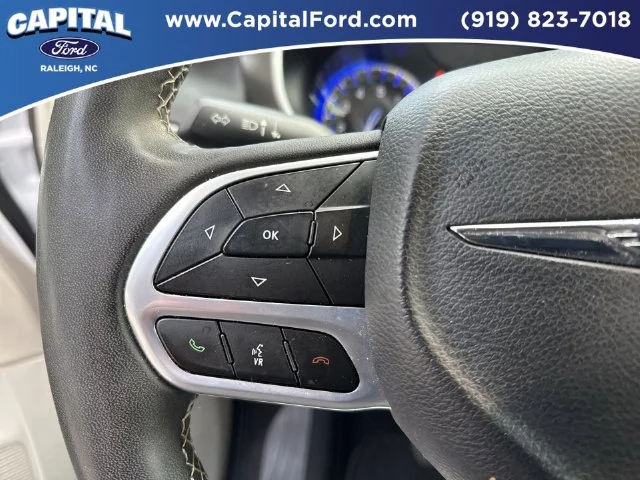 Used 2025 White Chrysler Select image 21