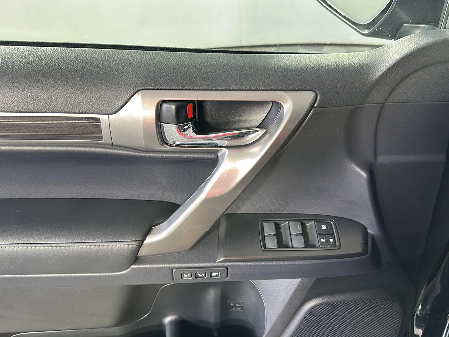 Used 2022 Nebula Gray Pearl Lexus GX 460 Premium image 18