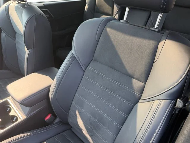 Used 2024 Silver Mitsubishi SE image 14