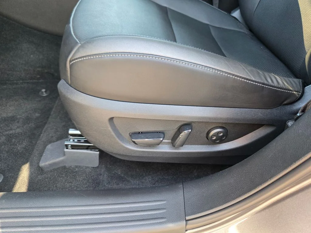 Certified Used 2025 Graphite Shadow INFINITI LUXE image 16