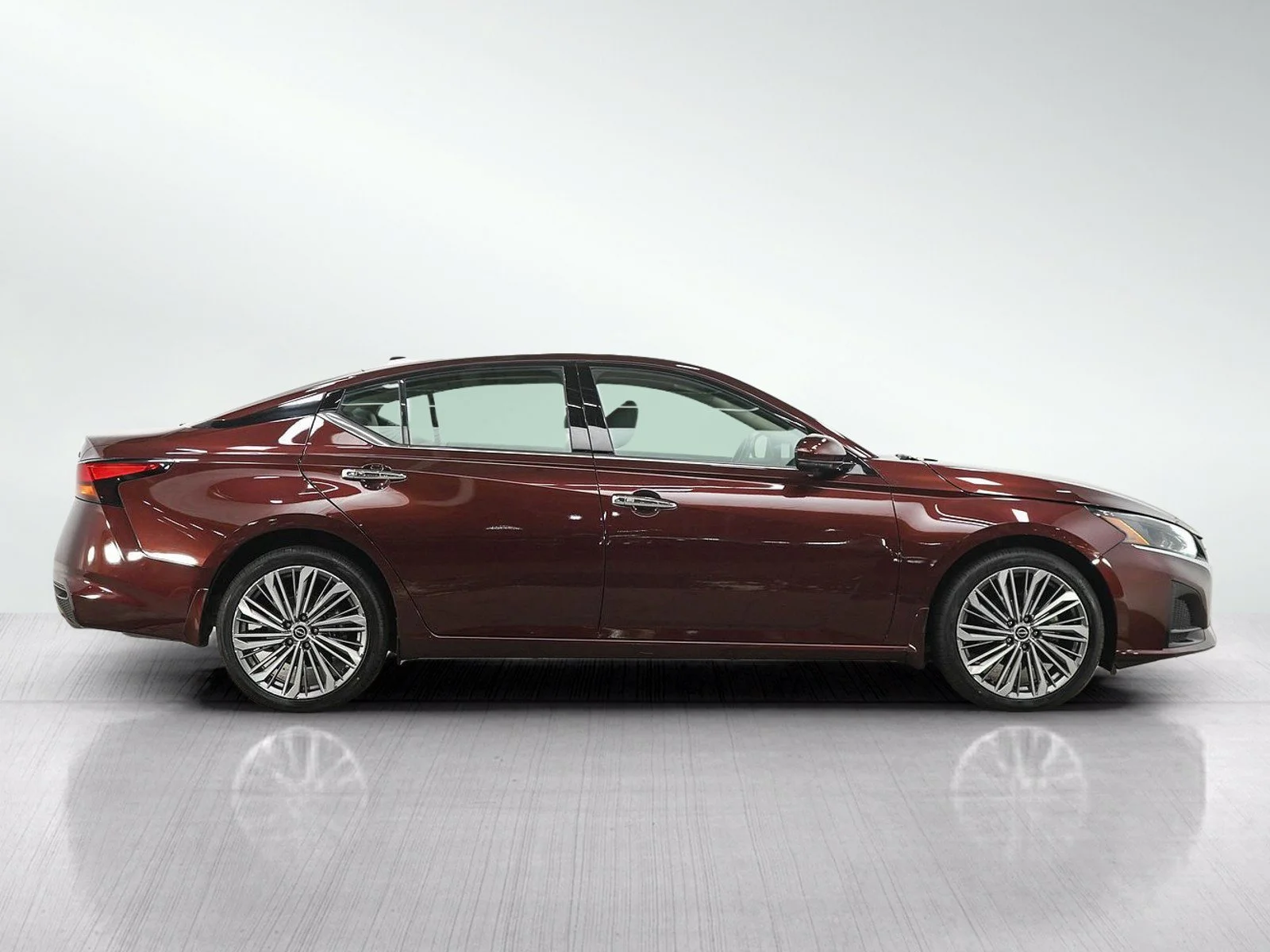 Used 2023 Garnet Pearl Metallic Nissan 2.5 SL image 6