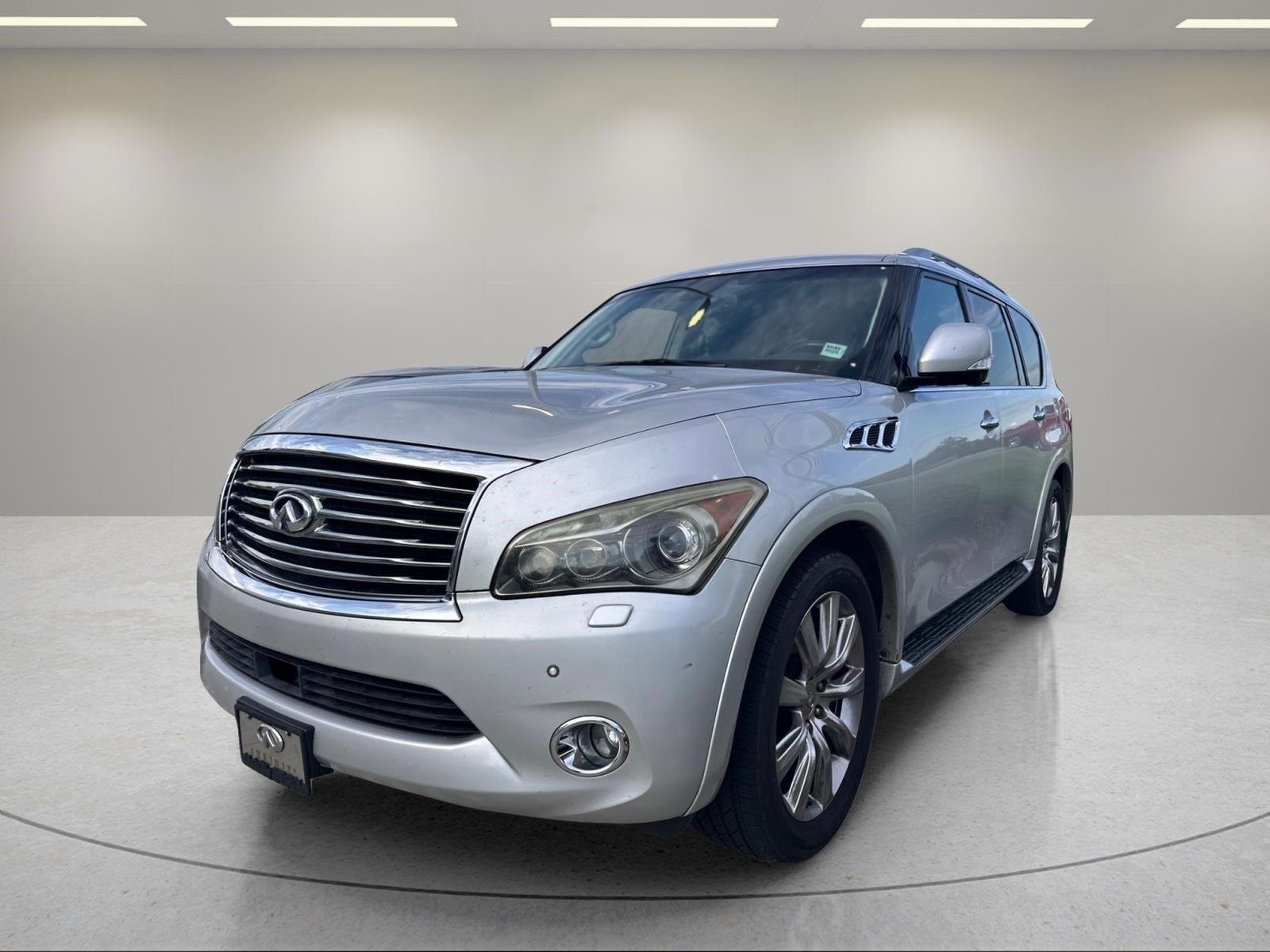 Used 2011 Liquid Platinum INFINITI 8-passenger image 3