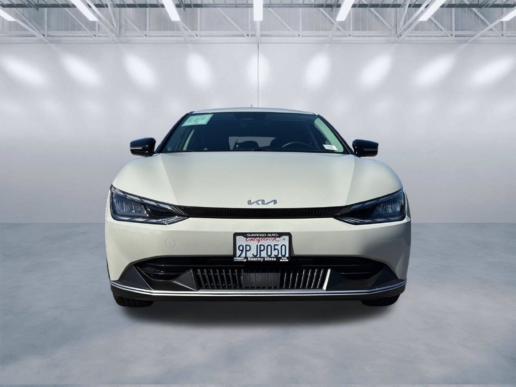 Used 2024 White Kia Light image 2