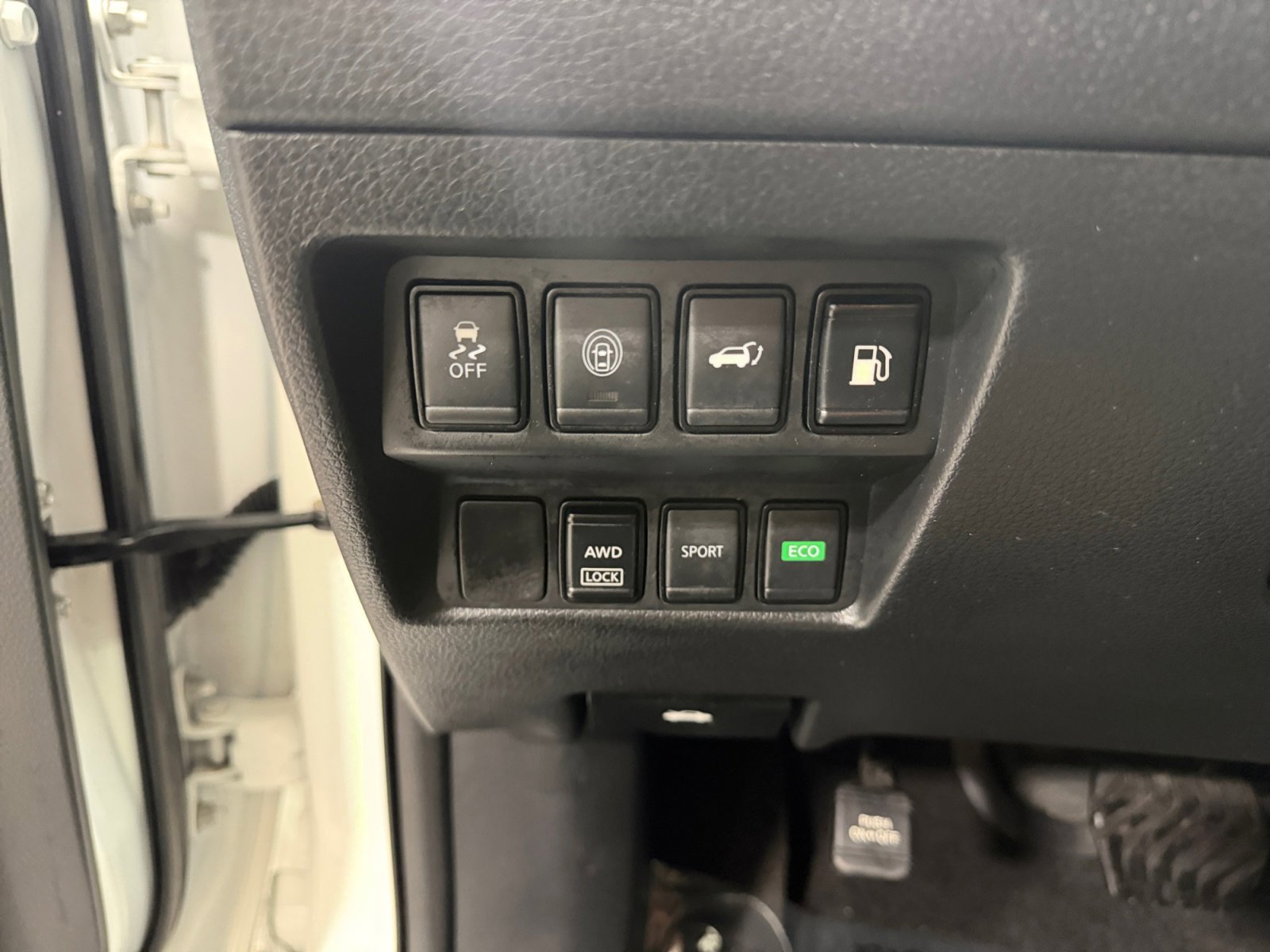Used 2019 Glacier White Nissan SV image 17