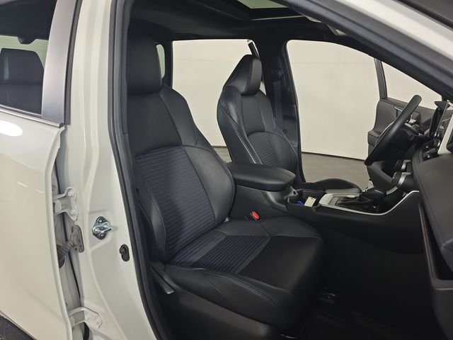 Used 2021 White Toyota XSE image 29