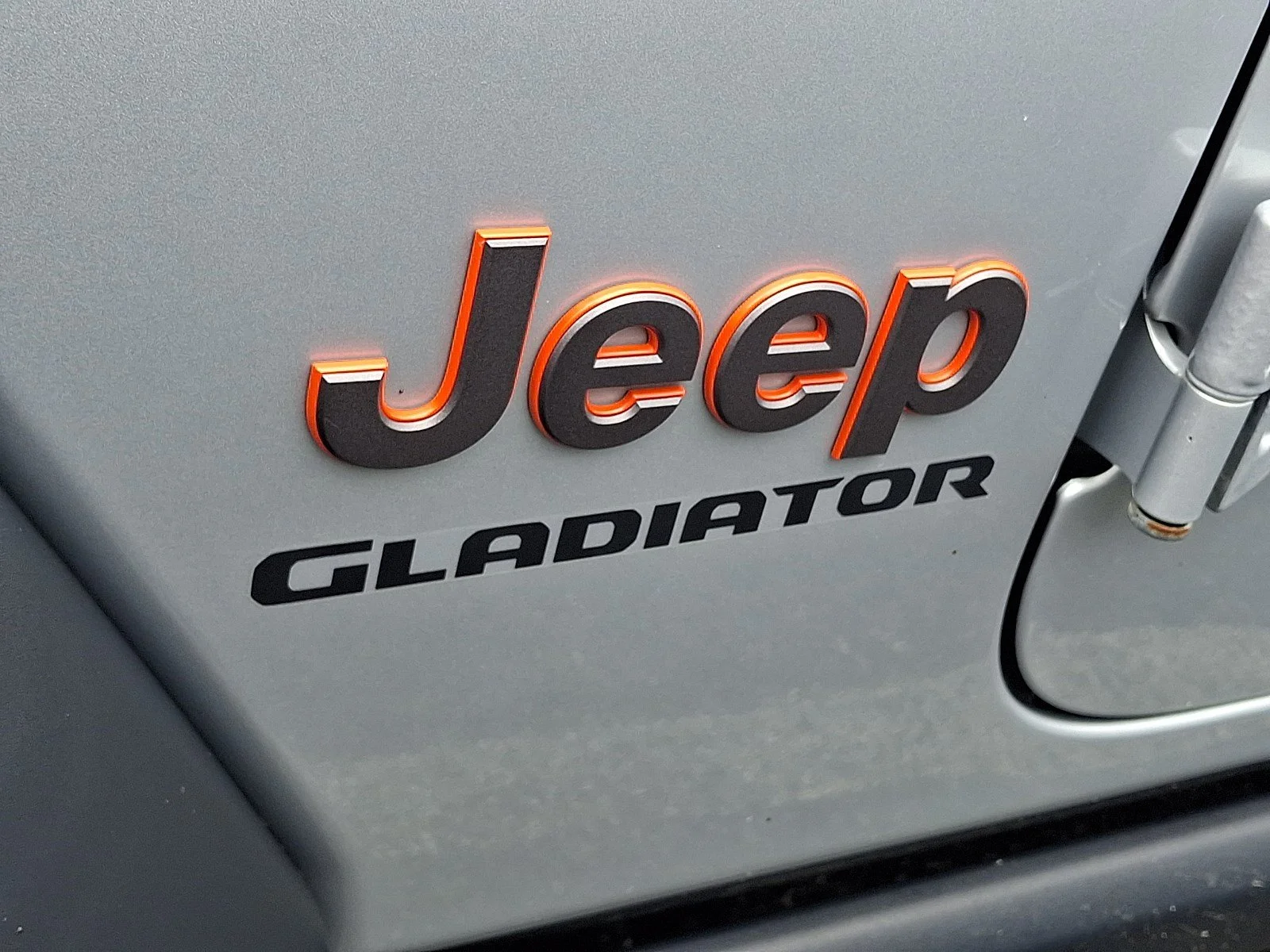 Used 2022 Silver Zynith Clearcoat Jeep Mojave image 6