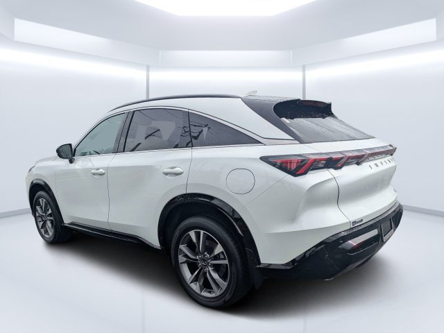 New 2027 RADIANT WHITE INFINITI Luxe AWD image 5