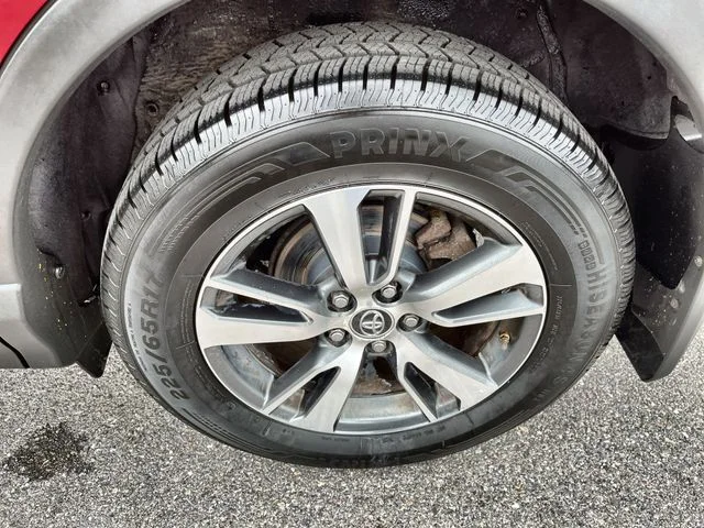 Used 2017 Red Toyota XLE image 20