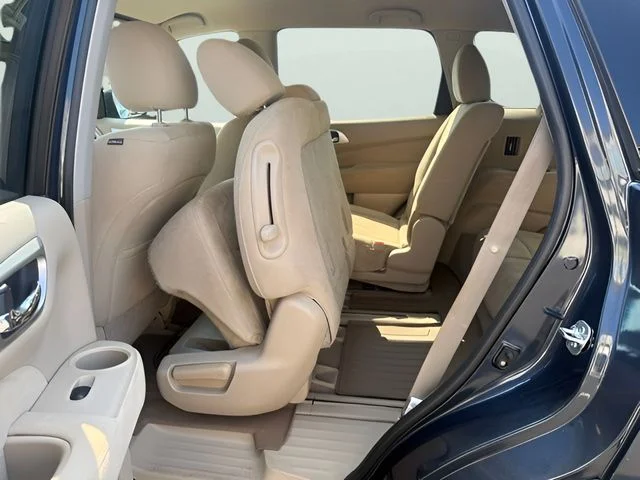 Used 2015 Blue Nissan SV image 31