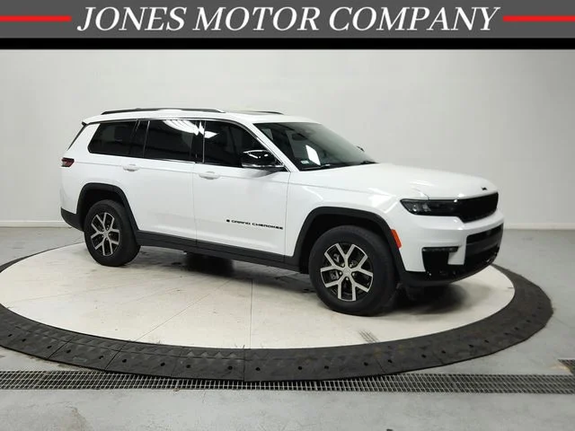 Used 2023 White Jeep Limited image 1