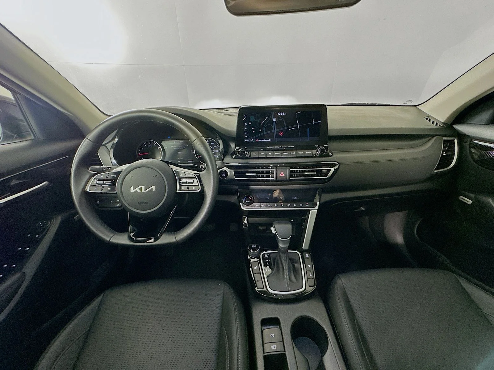 Used 2023 Black Kia  image 15