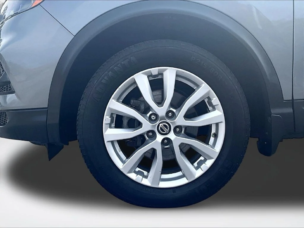 Used 2020 Gray Nissan SV image 10