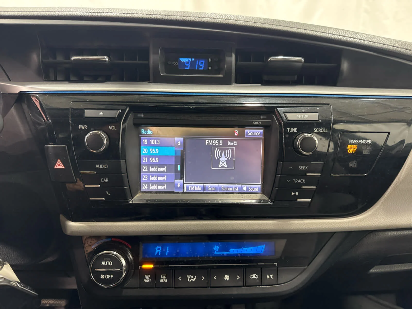 Used 2016 Green Toyota LE image 25